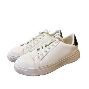 Madden Girl Size 10 White and Metallic Silver Josiiee Platform Sneakers